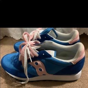 Saucony women’s shoes size 10